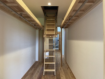 屋根裏部屋.JPG